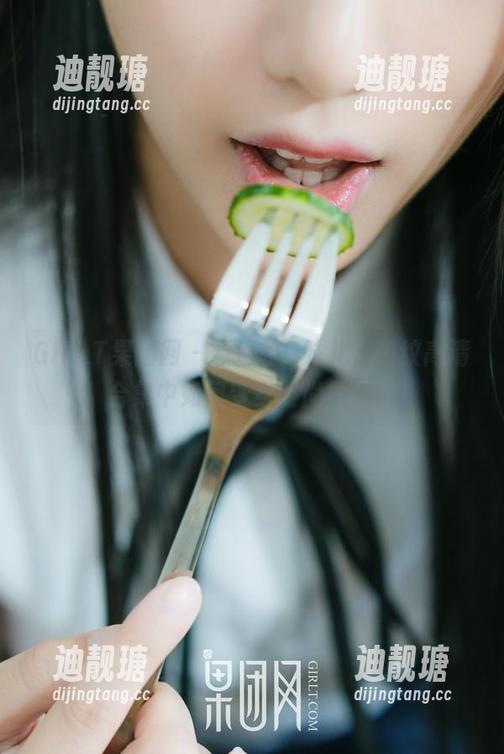 GIRLT果团网 - 看蜜桃Q妹儿在豹纹高清合集中如何变身时尚霸主！