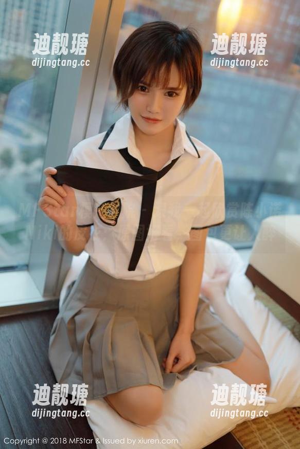 MFStar模范学院 - 跟我一起欣赏陈小诺Niki的皮衣：原图好看，图包更让人醉