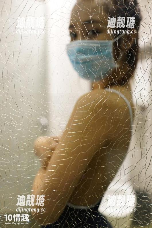 被“ROSI和服”的私拍图包吸引，瞬间感觉有点艺术感呢，哈哈，谁能告诉我我在想什么？