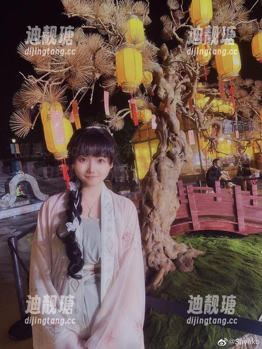 精选Sayako＿今年4岁白色系列，感觉她穿白色真的是从未见过的好啊，白到发光，真的是服了！