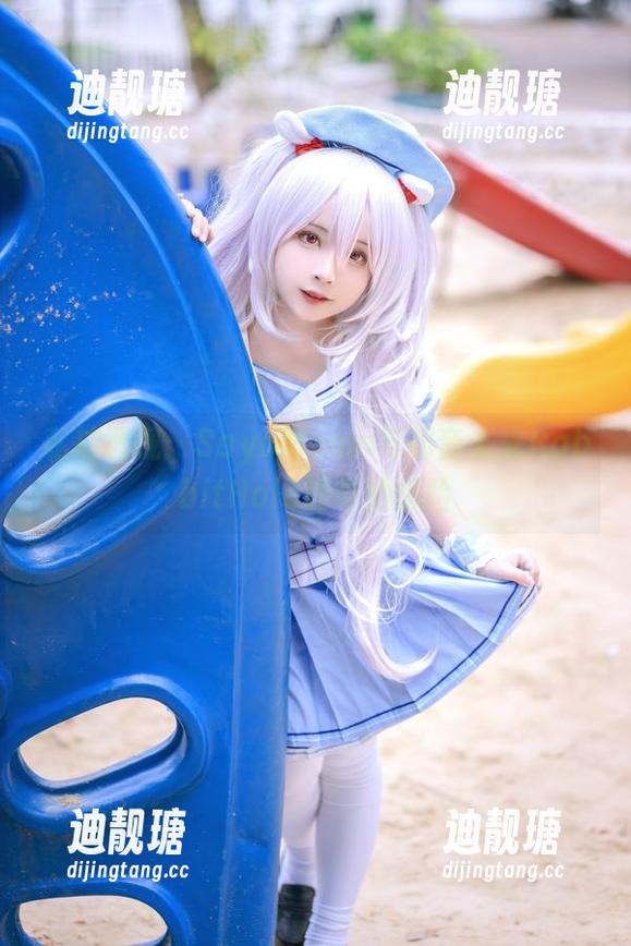 私拍透视：SayoMomo与初音未来RabbitHole的奇妙探险