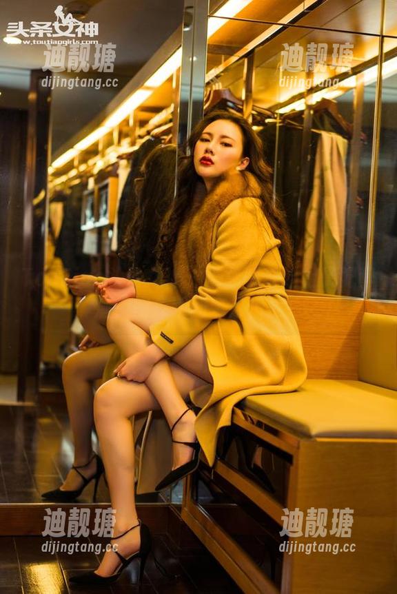 TouTiao头条女神 - 当莫晓希遇上贵妃醉酒，图库瞬间变得俏皮！