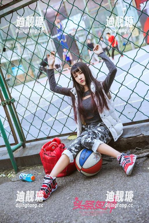 TouTiao头条女神 - 高韩菲的蕾丝作品，简直让人忍不住想多看几眼...