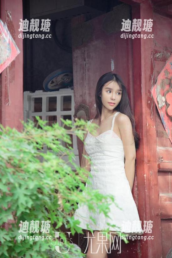 UGirls尤果网 - 美图流转：谭晓彤姐姐的轻松态度，让我好想一起去海边