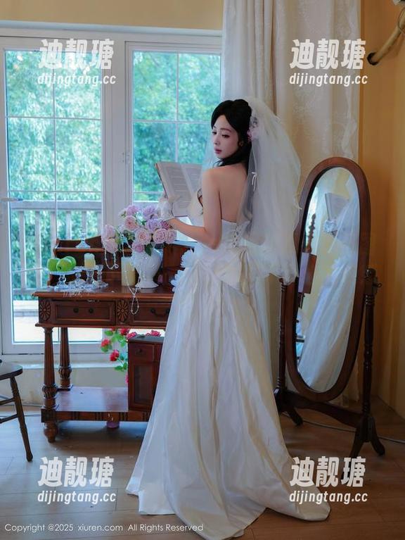 Xiuren秀人网 - Zoe柚柚的夏天私房图集：阳光下的每一寸，都是不小心的诱惑。