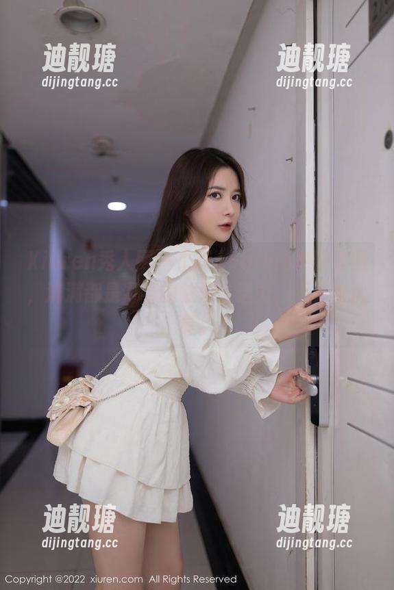 Xiuren秀人网 - 小甜angle的校园套图，满满都是青春的枯燥与活力，不要太认真。