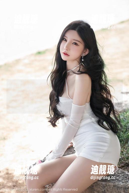Xiuren秀人网-楚恬Olivia Xiuren秀人网 - 楚恬Olivia的套装合集:不仅好看,还能让你在街拍中顺便逗乐路人!