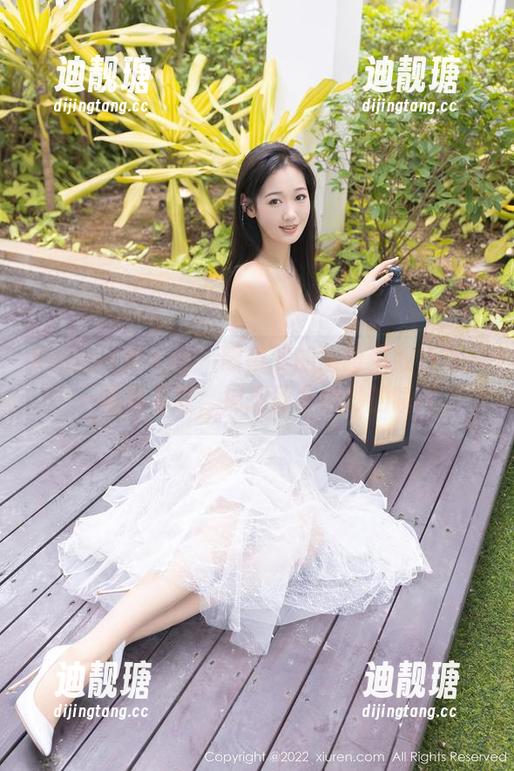 Xiuren秀人网 - 眼镜下的盼盼玉奴特写：一幅幅写真，捕捉那些微妙的瞬间