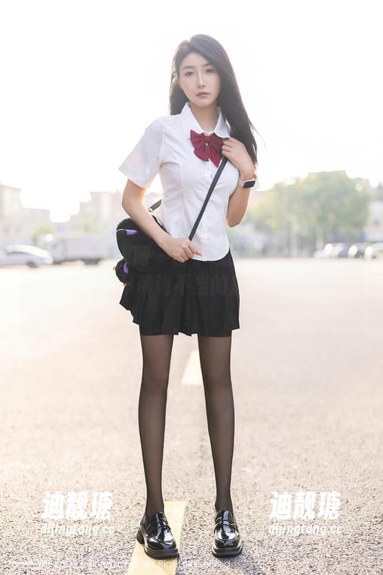 Xiuren秀人网-谢小葱 Xiuren秀人网 - 谢小葱的吊带美图合集:感觉那些吊带说不出的魅力,就在其中!