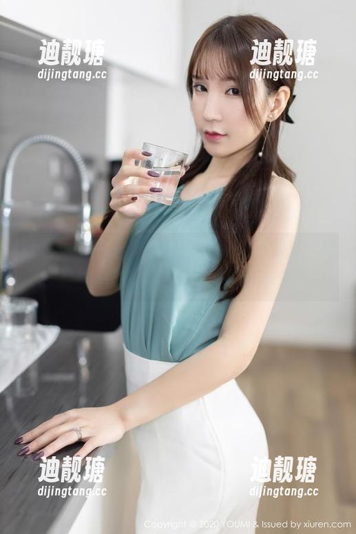 YouMi尤蜜荟-奶油米 YouMi尤蜜荟 - 奶油米的最新泳池秀,照片中流露出的那份自在和畅快