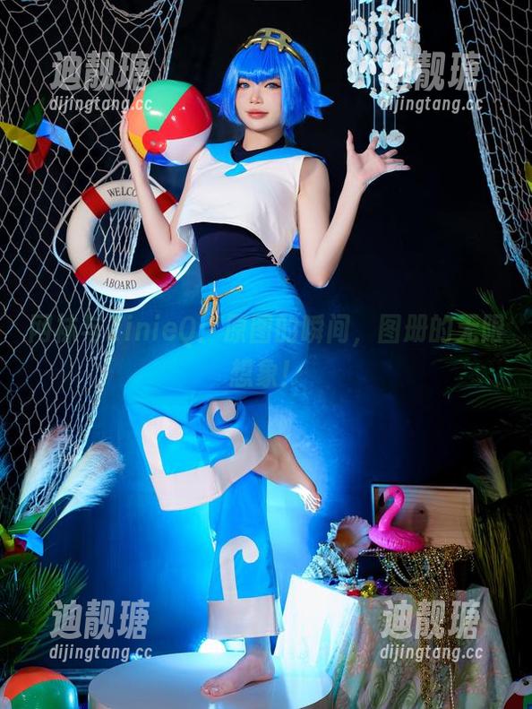 网袜与ZinieQ：原图的瞬间，图册的无限想象！
