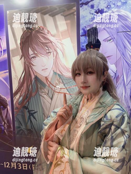 Zyra秋 看!Zyra秋穿上路易九世旗袍,照片里流淌着的秋日风情!