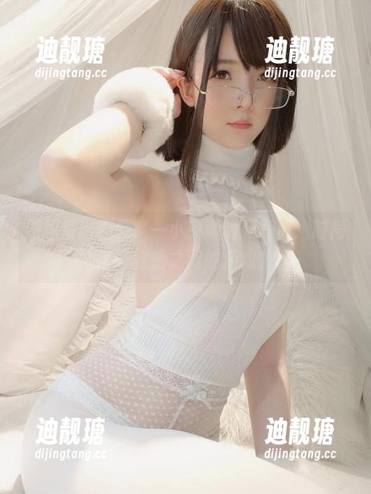 一小央泽 原图直击心灵,一小央泽制服写真:时尚与欲望之间的游戏