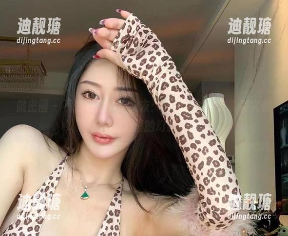 不爱笑的赛琳 微密圈 - 不爱笑的赛琳女友:原图中的女友,其实都是心里的幻影