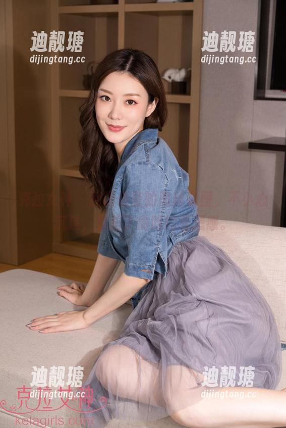 克拉女神-佳莹 克拉女神 - 翻阅佳莹的肉丝套图,不小心沉迷,像极了偷吃的罪恶感。
