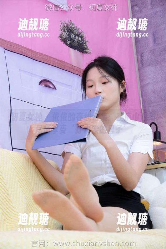初夏女神-依依 初夏女神 - 依依的在线合集:在庐山瀑布尽情享受‘打水漂的日子’