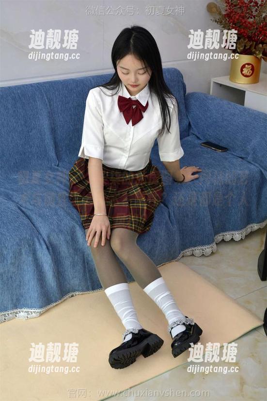 初夏女神-柒柒 初夏女神 - “柒柒的私房图集:网袜的艺术与随性”—艺术?随性?还是都是个人风格?