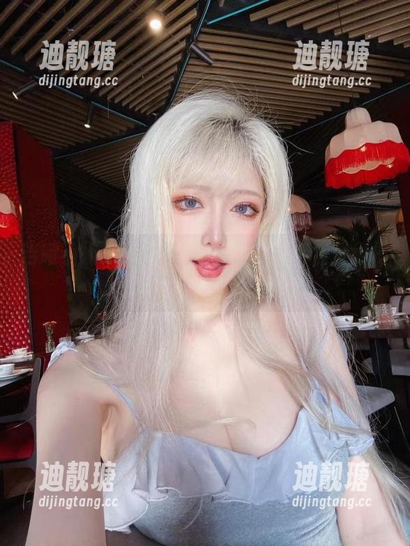 当啾小妍Deer遇上海边，图包简直是给海风加了点儿盐