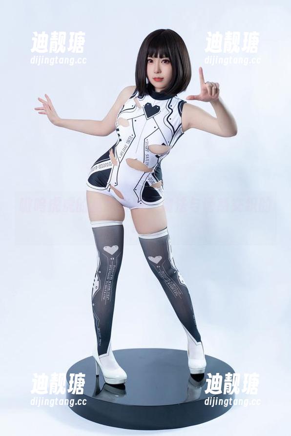 嗷呜虎虎的巫女套图：魔法与诱惑交织的瞬间