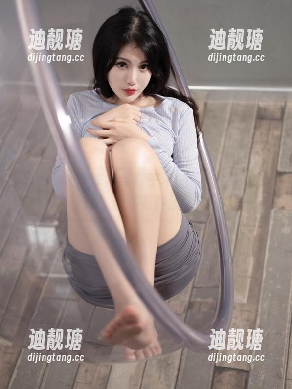 这是什么操作？大梨子不是御姐的写真！下平玲花，居然有种淡淡的忧伤…