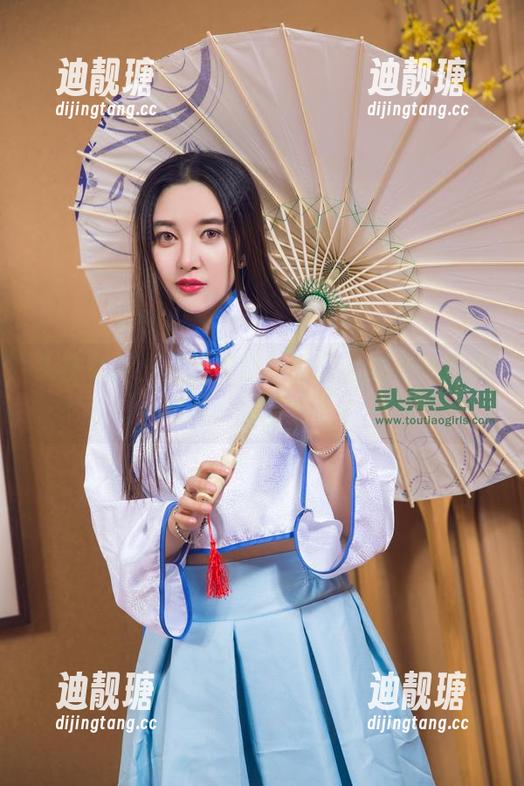 头条女神 - 走出家门！张蓝欣的户外精选图库，探索一下？