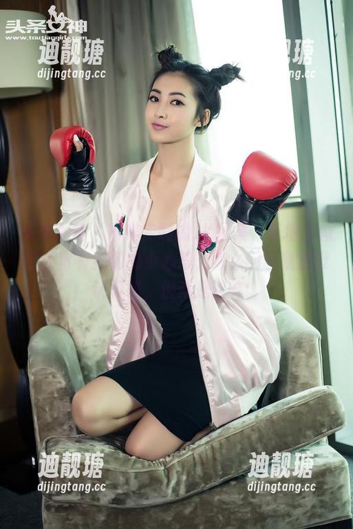 头条女神-琳琳 头条女神 - 琳琳定制的JK图集,草地上似乎还留有我们的小心思,怎么回事我都没认真想,但就是这样。