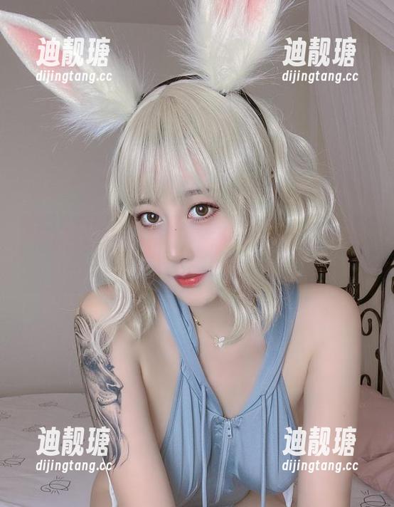 奈汐酱Nice的短裤美图，在线让人心动，不说了，我去追了！