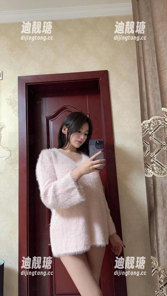 奶宝妹纸 微密圈 - 哇!奶宝妹纸新作上线,红色吊带镂空直接打动我的心!