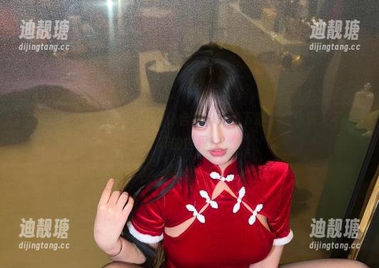 微密圈 - 小优优子中秋女仆合集：只要下载，带你进入不一样的世界！