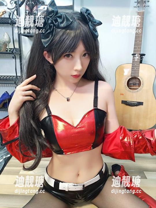 小女巫露娜 最新!小女巫露娜的普通镭射紫,像是从幻影世界串门儿出来的一样!