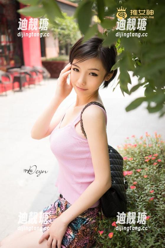 推女神 - 想知道陈嘉嘉Tiffany的连衣裙有多美？先来网盘下载一波吧！特效自带。