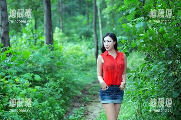 推女郎-李七喜 推女郎 - 李七喜的白丝图册:一波免费的福利,别说我没告诉你!