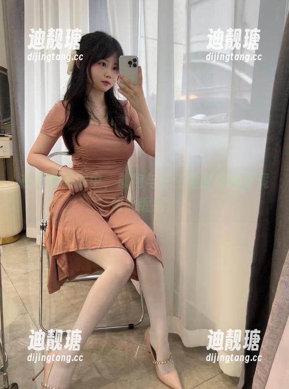 在高清图册中，旗袍与是依酱吖的故事竟如此缠绵！