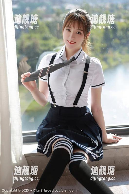 模范学院-苏西-susie 模范学院 - 奈何苏西-susie的棉袜:误入写真集的软萌世界,原图透出点小调皮