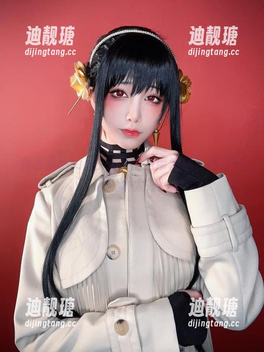 看水淼aqua在天台上自带滤镜，日子快过得太太好！