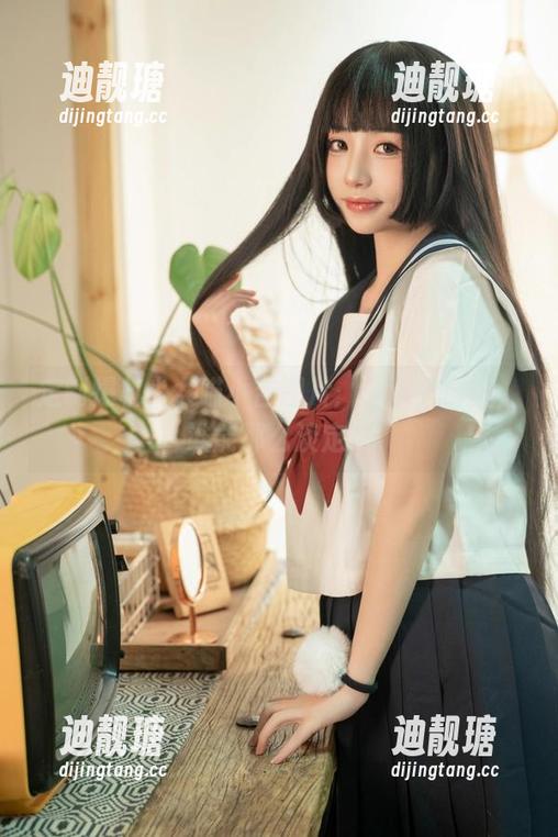 定制爆机少女喵小吉图片：看这个御姐，谁能那么淡定！