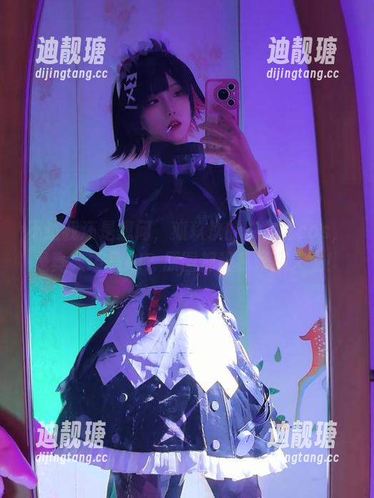 不过我还是想问，狐玖玖的白衬衫cos，是真人还是AI？原图都让我怀疑人生！