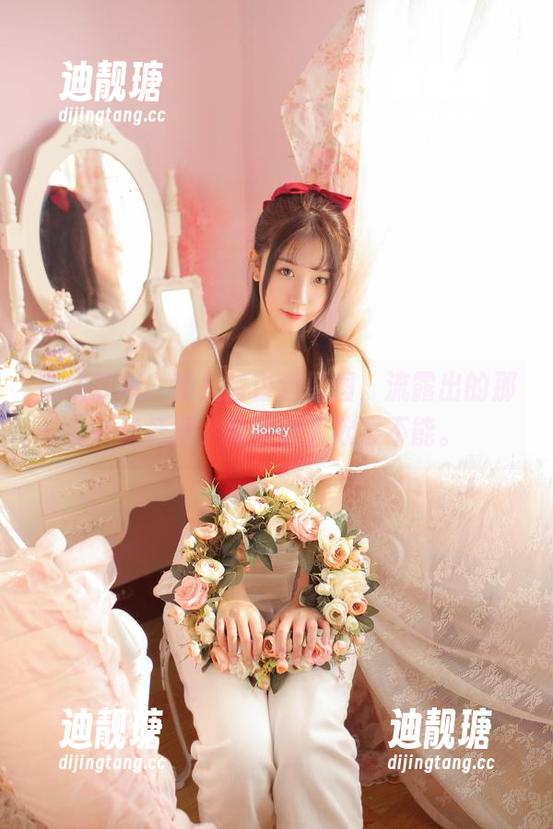 在线收藏！猫九酱白丝原图，流露出的那一丝妩媚，简直让人欲罢不能。