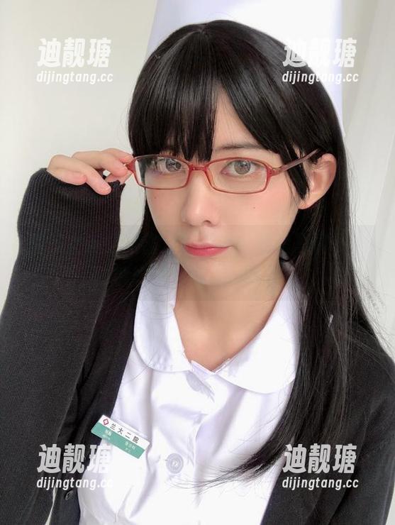 居家女友之眼酱大魔王w：高清写真，一秒被她的慵懒气息吸引！