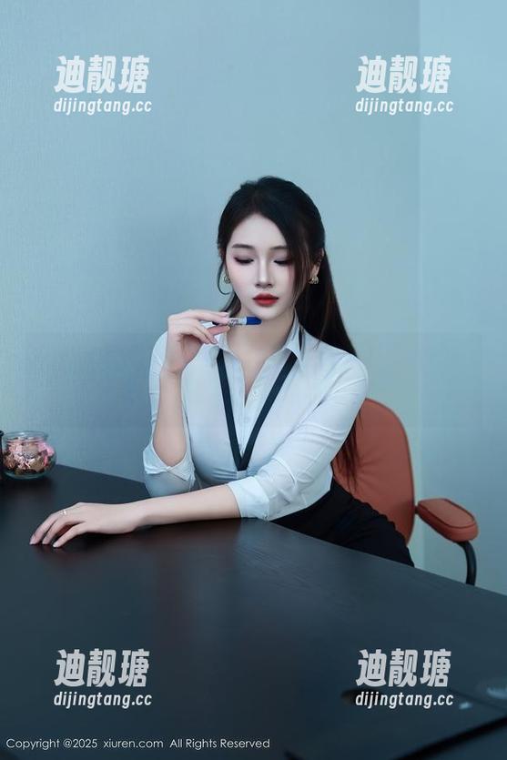 秀人网-唐安琪 秀人网 - 唐安琪空姐下班后的迷人瞬间:高清美图带你感受不一样的她。