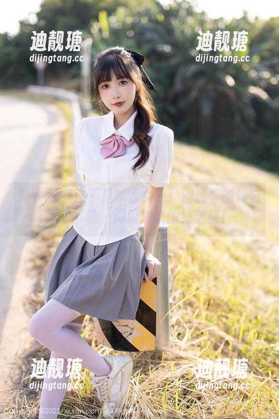 秀人网-圆圆酱 秀人网 - 这不是冰雪女王:圆圆酱的纯白图包下载,闪闪发光的纯洁感!