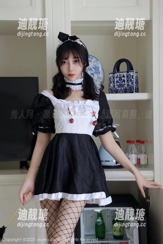 秀人网 - 黑色的诱惑：小逗逗写真照，谁说黑色不性感？