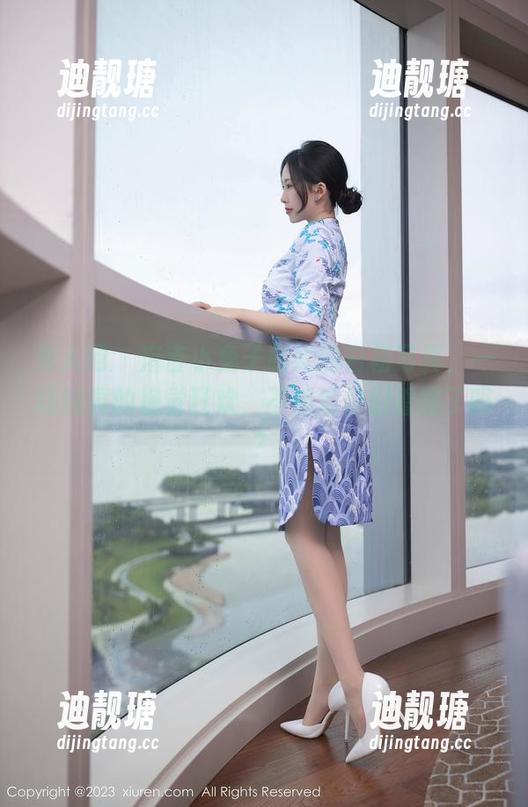 秀人网-麻吉小兔子 秀人网 - 麻吉小兔子和她的白裙写真,一场纯真的视觉狂欢,不知道你们看懂了吗?