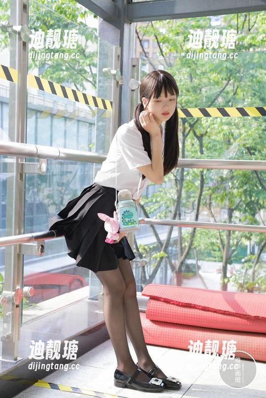 稚乖画册 - 夜夜的教室，原图魅力分享：上课不如围观你的眼神！