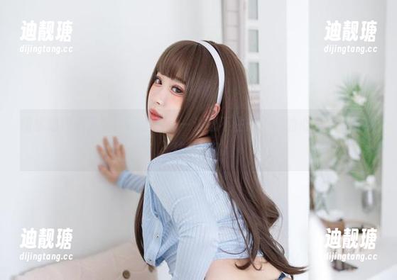 胡桃喵 胡桃喵校园系列:一边看,一边忍不住想,她的心里到底在纠结什么?