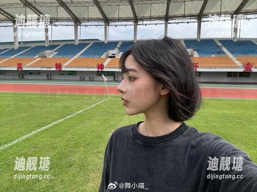 眼镜下的舞小喵：图包里藏着的不只是作品