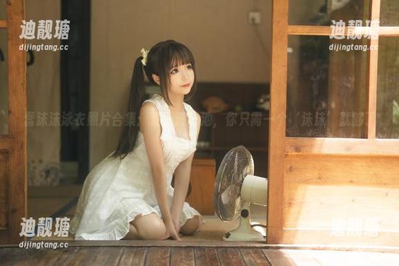 蠢沫沫泳衣照片合集：夏天没泳池，你只需一个‘沫沫’就够了！