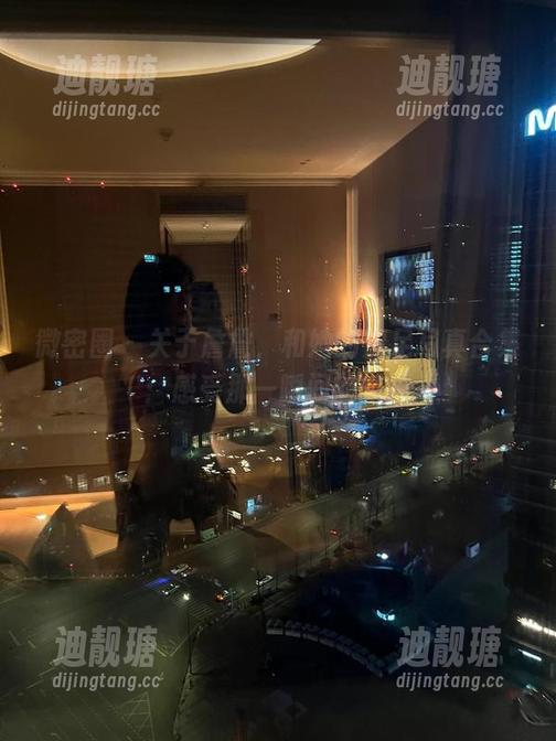詹詹 微密圈 - 关于詹詹,和她的裸足写真合集:感受那一瞬间的轻盈