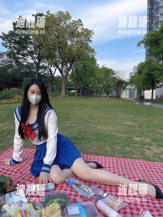 软妹小九九 微密圈 - 在软妹小九九的泳池里,轻松享受美图与图包的浪漫氛围!