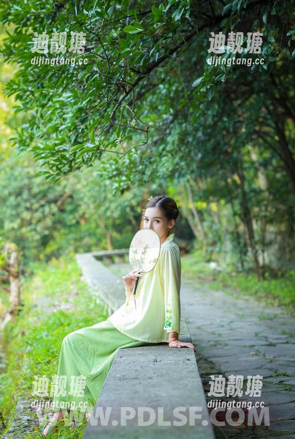 轰趴猫 - 在线更新：当毛衣遇上陈雅漫，画面美得让人怀疑人生